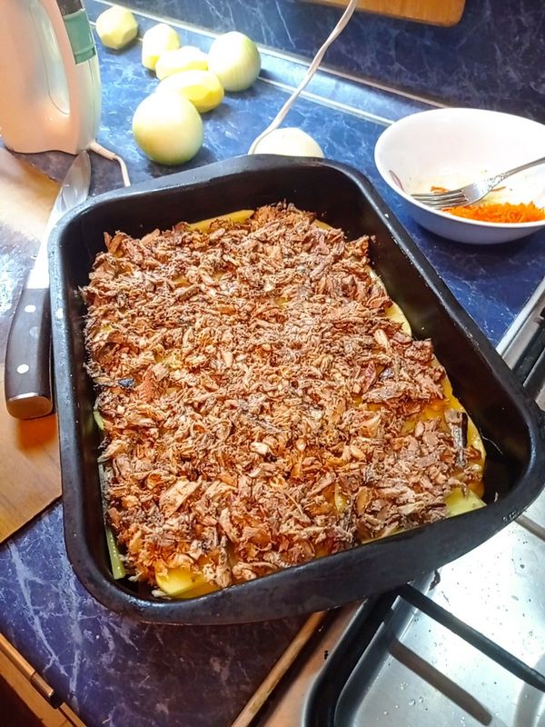 Пирог с мойвой