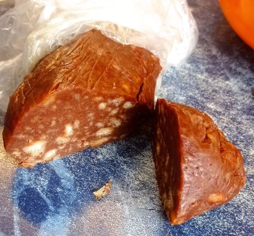 Колбаска из печенья шоколадная